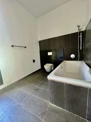 Villa R+1 à louer à Fann Residence image 10