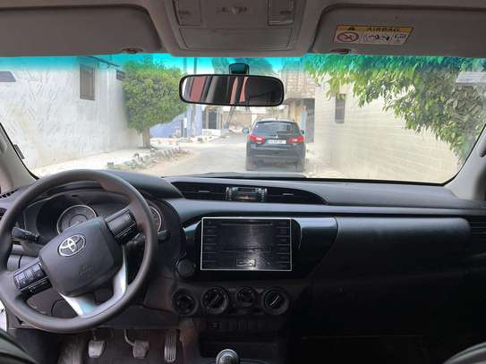 Toyota hilux 2019 image 9