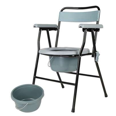 Chaise percée médicale pliable avec seau hygiénique intégré image 1