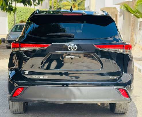 TOYOTA HIGHLANDER 2023 ESSENCE 6 cylindres image 2