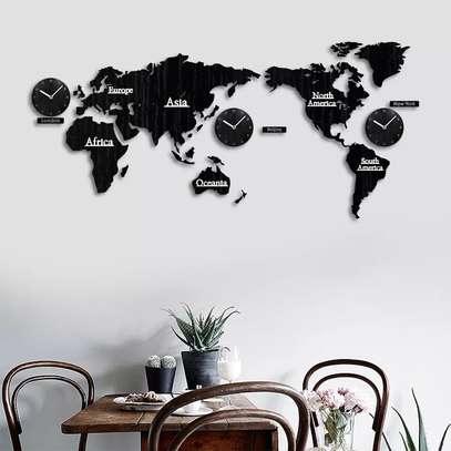 horloge murale 3D avec la carte du monde en bois grande image 1