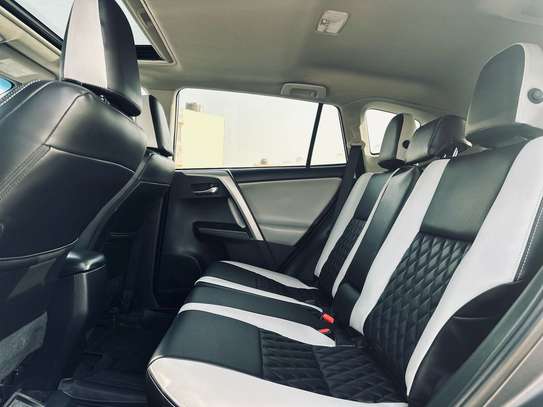 Toyota RAV 4 xle 2018 image 9