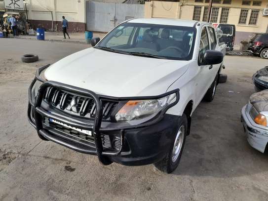 Mitsubishi l200 2018 image 11