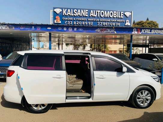 Kia carnival 2017 image 2