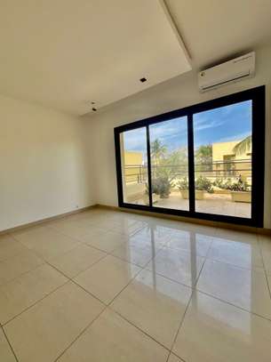 Villa R+1 à louer à Fann Residence image 8