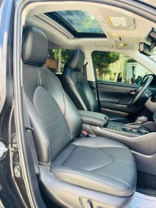 TOYOTA HIGHLANDER 2023 ESSENCE 6 cylindres image 8