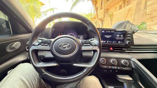 A vendre Hyundai Elantra image 4