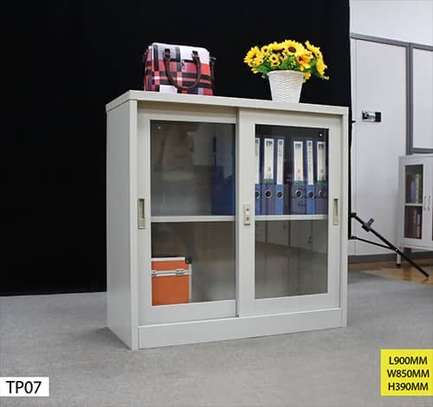 ARMOIRE MÉTALIQUE BASSE VITRE COULISSANTE TP07 image 1