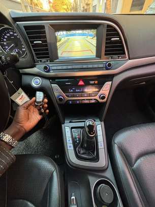 HYUNDAI ELANTRA 2017 image 9