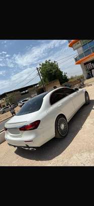 Mercedes E350 image 2