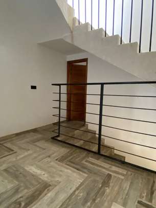 Villa R+1 de 1000 M² à louer à NGAPAROU image 14