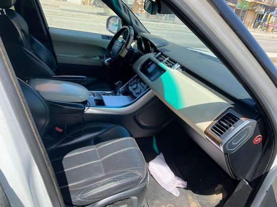 Range Rover sport image 4