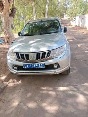 Mitsubishi L200 pick-up argent robuste polyvalent image 1