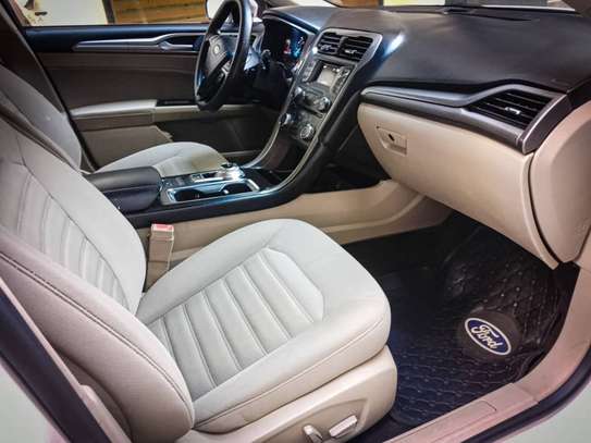 Ford fusion se 2018 image 2