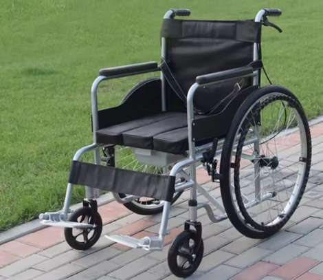 Fauteuil roulant adulte en fer et plastique image 2