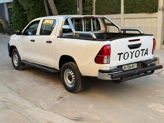 Toyota hilux image 4