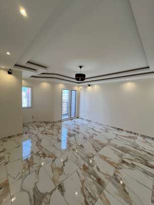 Appartement F4 à louer dans la cité Touba renaissance image 1