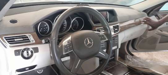 MERCEDES E 200 image 3