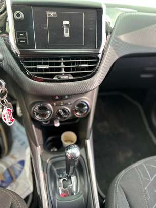Peugeot 2008 image 9