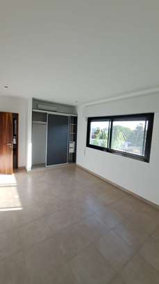 APPARTEMENT F4 A LOUER A NGOR image 9