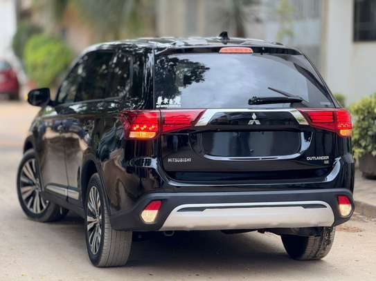 Mitsubishi Outlander 2019 venant 7 places 4 cylindres image 2