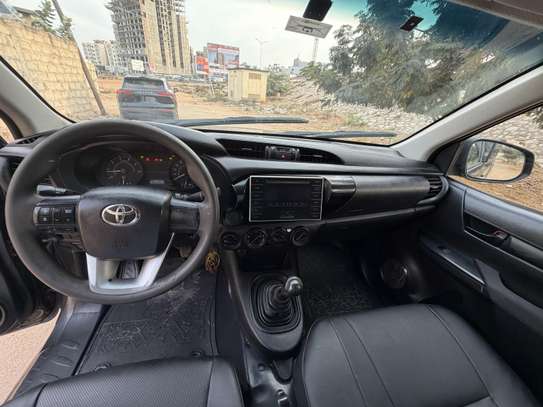 TOYOTA HILUX 2021 image 12