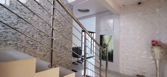 Belle villa R+3 aux Mamelles Cité Touba Renaissance image 8