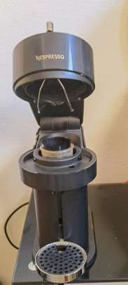 Machine à café Nespresso image 1
