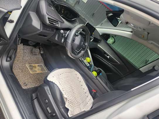 PEUGEOT 5008 GT LINE image 4