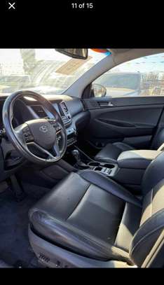 Hyundai Tucson Limited 2017 image 10