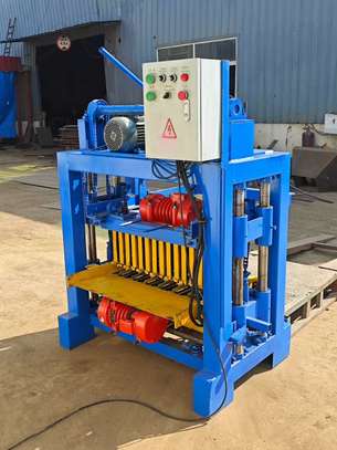 MACHINES DE FABRICATION DE BRIQUES / PAVES – SUR COMMANDE image 2