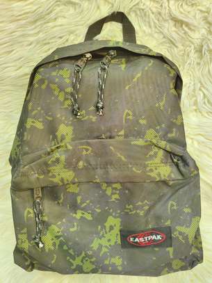 Eastpak sac à dos camouflage vert ou fantaisies spacieux image 4
