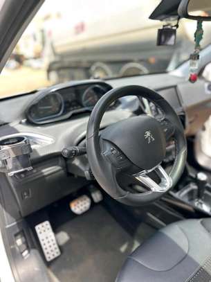 Peugeot 2008 image 4