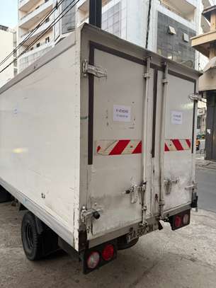 Hyundai Porter camion frigorifique 1,5 tonne blanc image 4