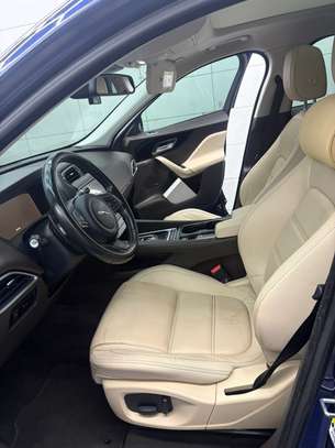 Jaguar F Pace 2017 image 11