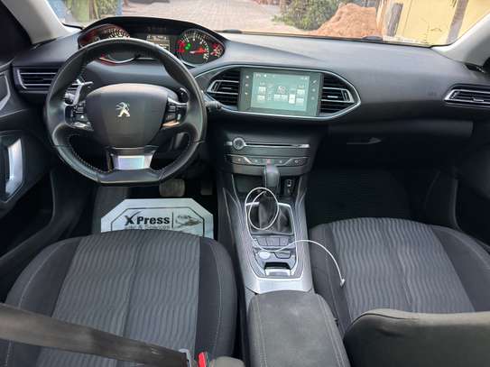 Peugeot 308 2017 image 7