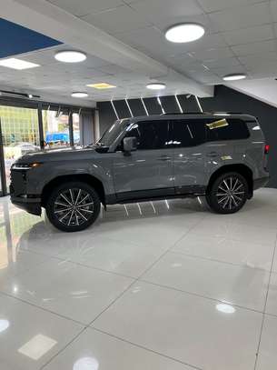Toyota Lexus GX 550 image 4