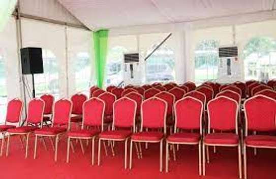 Chaise banquet rouge rembourrée dossier arrondi image 6