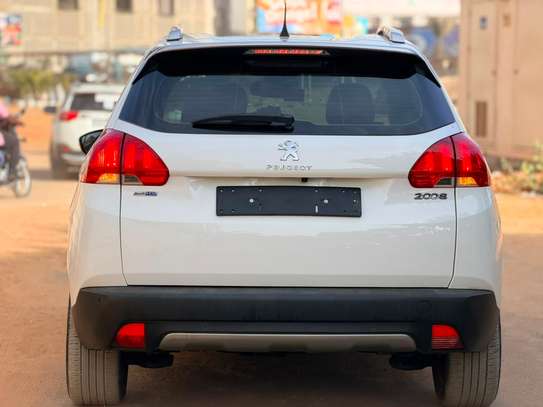 *Peugeot* 2008 année :  *2016-17 image 6