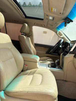 Toyota land cruiser V8 image 7