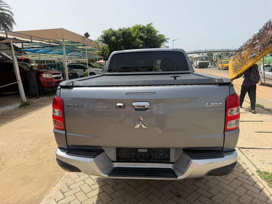 MITSUBISHI L200 2017 image 7