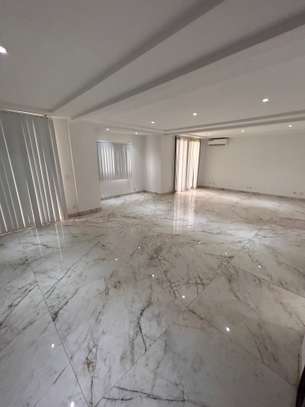 Appartement de 7 pièces pour bureau à louer image 11