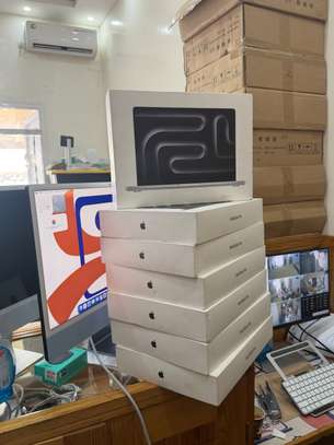 MacBook Pro M5 (2025) 14 Pouces SSD 512Go Ram 16GB image 3