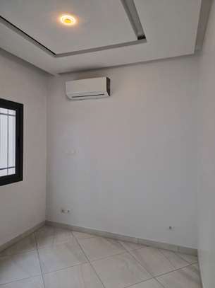 Appartement moderne de 2 chambres et salon à sacré cœur image 10
