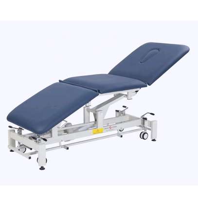 Table de massage électrique réglable avec roulettes image 3