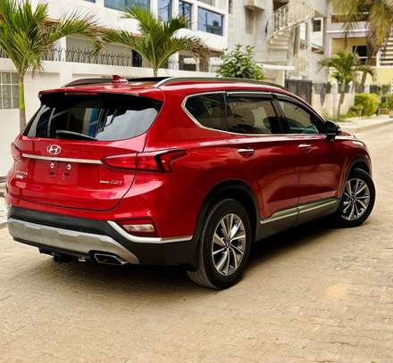 Hyundia Santafe image 4