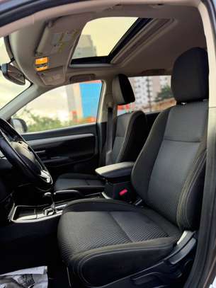 Mitsubishi outlander image 10