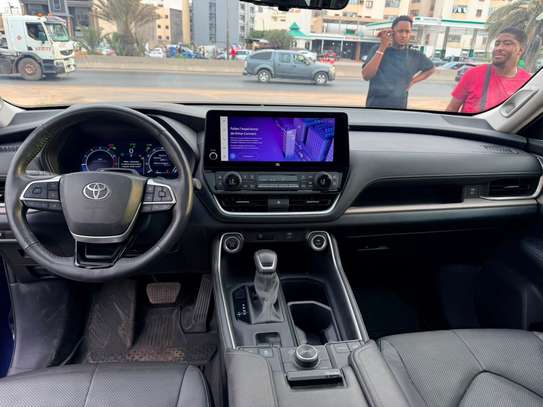 TOYOTA HIGHLANDRE PLATINUM 2024 image 10