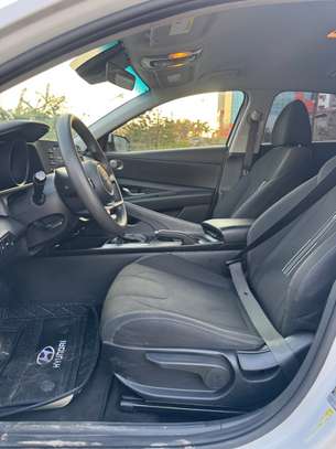 HYUNDAI ELANTRA 2021 image 9