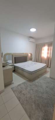 Appartement F4 meublé spacieux de 3 chambres à louer Point E image 4